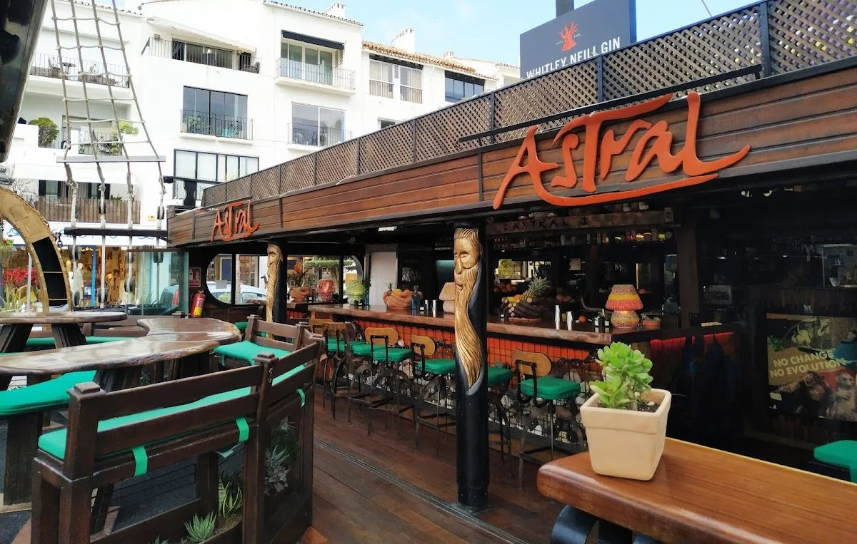 Astral Bar Coctelería in Puerto Banús