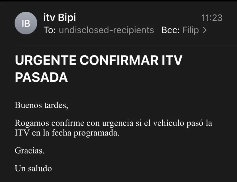 An email from Bipi with the subject Urgente confirmar ITV pasada, asking to confirm that the car passed its ITV on the scheduled date