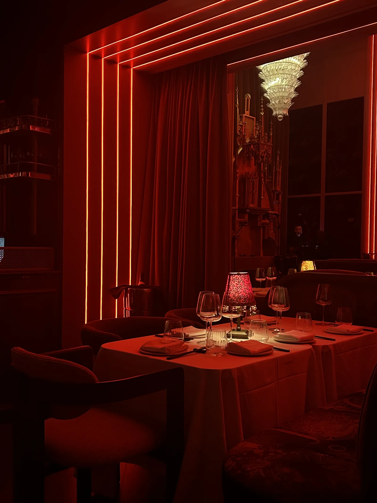 Motel Particulier, The Golden Mile